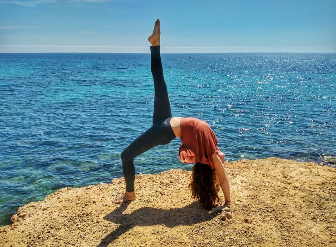 Amanda Dee, yoga pose